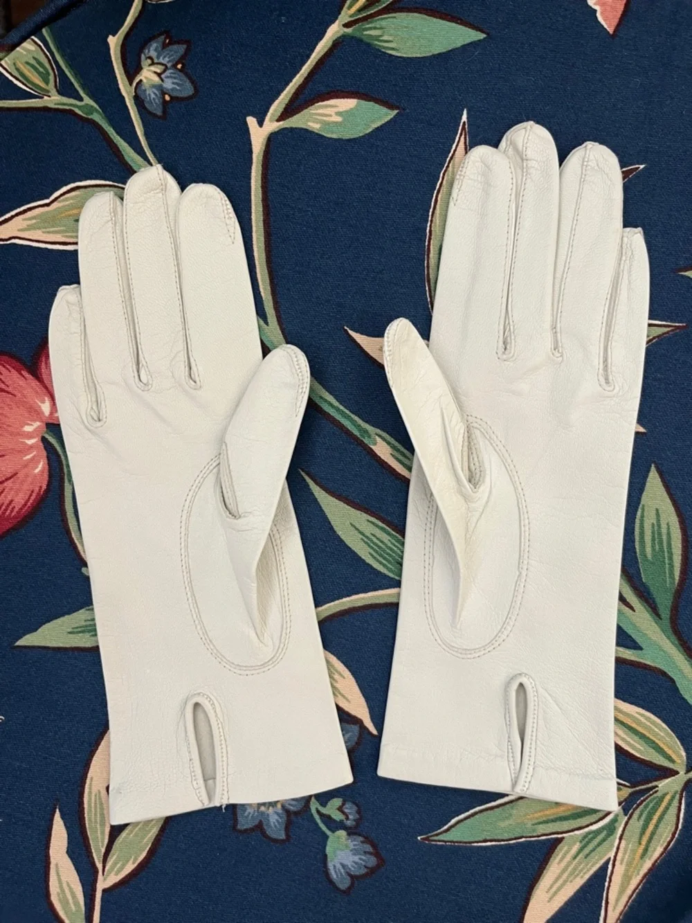 Vintage Classic White Leather Women's Gloves Small/XSmall